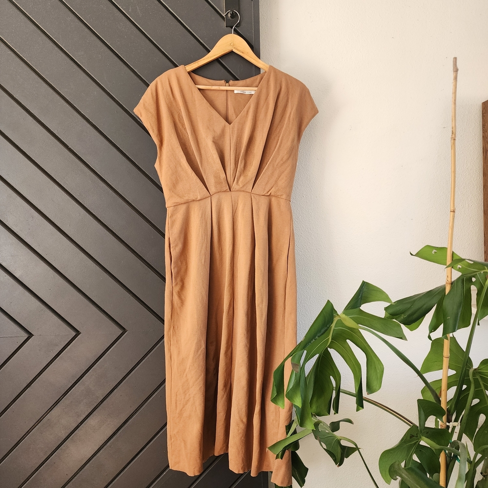Liviana Conti Camel Midi Dress, Italian Quiet Luxury, Size 42 – Pleated Bodice